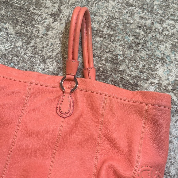 Vintage Valentino Garavani Embossed VLogo Long Bucket - Picture 8 of 17